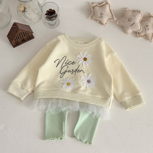 Yeni Tasarım Moda Bebek Kız Giysileri İlkbahar Sonbahar Tatlı Harf Baskılı Çiçek İşlemeli Dantel Etekli Üst + Düz Renk Pantolon Pamuklu Takımlar - Product Image 6