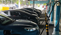 Nouvelle station de recharge pour véhicules électriques TIDE ENERGY de type split 240 kW, chargeur DC à une ou deux pistolets, interface CCS2/GBT, entrée 400 V, couleur blanche