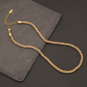 Collection de colliers fantaisie |   Collier ras du cou en acier inoxydable plaqué or 18 carats PVD, chaîne mélangée faite à la main, design unique pour femmes - Product Image 2