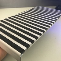 Profilé d'escalier contemporain antidérapant en aluminium anodisé, bordure d'escalier commerciale en carbure de silicium, sur mesure
