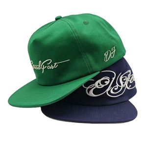หมวกแก๊ปปักลายแฟชั่นคลาสสิคทรงแบนพร้อมโลโก้ปัก หมวกแก๊ป 5 แผงแบบ Snapback - Product Image 1