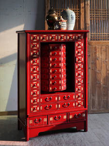 無垢材の古典的な明清時代の中国医学キャビネット、中国風の赤い多段引き出しのアンティーク薬収納キャビネット - Product Image 1