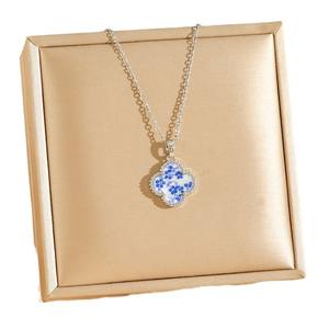 قلادة فولاذية من التيتانيوم عالية الجودة للنساء ، قلائد بدلاية على شكل بورسلين أزرق أبيض بأربع أوراق ، قلادات بدلاية على الموضة لا يتلاشى - Product Image 5