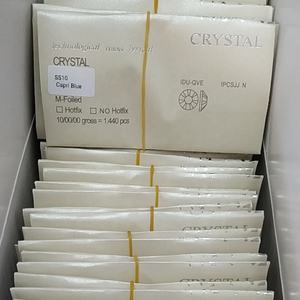 Pujiang Yantuo SS20 10ss Crystal AB Strass Glas mit flachem Rücken Kristall Hot Fix Strass für Bikini - Product Image 1