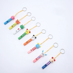 Vente en gros de sifflets en bois en forme d'animaux de dessin animé avec cordon pour enfants - Product Image 1