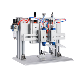 Machine d'étiquetage automatique pour la fixation d'étiquettes sur les tapis de porte - Product Image 2