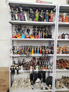 कस्टम आकार राल खोपड़ी सिर शिल्प मूर्ति सजावट, दिन के मृत हेलोवीन Polyresin खोपड़ी कलम धारक चश्मा/फोन धारक - Product Image 4