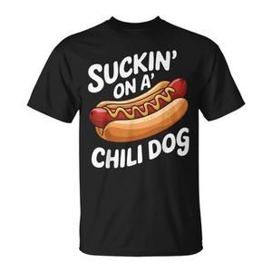 T-shirt Suckin On A Chili Dog, t-shirt grafica unisex per adulti, taglia media - Product Image 1