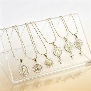 Collar con Cruz de la Virgen María en Oro de 18K con Circonitas Baguette para Mujer, Medalla Sagrada del Corazón de Jesús, Joyería Religiosa Católica al por Mayor - Product Image 4
