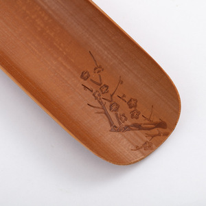 Juego de 4 cucharas de té de bambú talladas con motivos de ciruela, orquídea y crisantemo, pulidas a mano para la ceremonia del té. - Product Image 2