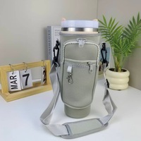 Housse de transport isotherme en cuir pour gobelet, avec plusieurs compartiments, poches et sangle réglable rembourrée, pour bouteille d'eau portable