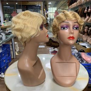 Peluca de Cabello Humano Corto y Económica, Hecha a Máquina, Nueve Colores Diferentes, Peluca Rizada, Producto al por Mayor - Product Image 1