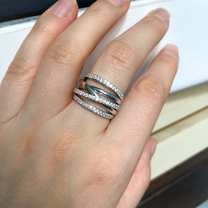 Anello Multistrato Intrecciato con Micro Pavé di Zirconi, Gioiello da Dito Unico e alla Moda per Uso Quotidiano e Feste, Regalo per Donne - Product Image 1