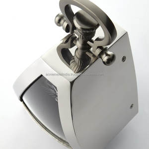 Elegante Reloj de Mesa de Metal, Opciones de Color Personalizadas, Perfecto para Decoración del Hogar con Estilo, Diseño y Forma Únicos, Base Estable por ACMI - Product Image 2