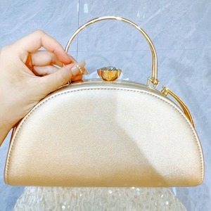 Borsa da Sera Universale Classica con Catena, Piccola e Quadrata, con Motivo Floreale di Rose e Strass, per Feste, Fodera in Pelle PU, Magnetica - Product Image 3