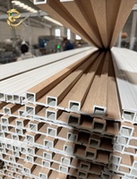 Panneau composite bois-plastique (WPC) traditionnel de haute qualité pour villa et salle à manger, résistant à l'eau et ignifuge pour usage domestique