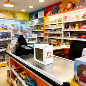 กล่องบรรจุภัณฑ์เค้กขนาดเล็กแบบกำหนดเองสำหรับงานแต่งงาน ทำจากกระดาษแข็งสีขาวหรูหรา พร้อมหูหิ้วริบบิ้น - Product Image 1