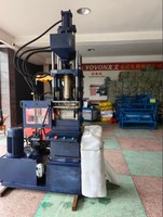Machine de moulage par injection verticale PLC avec roulement d'engrenage moteur principal, garantie 1 an, pour capuchons d'anneaux en plastique pour pétards, pistolets jouets et armes à feu