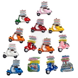 Vente en gros d'aimants de réfrigérateur en résine pour scooter 5 Terres d'Italie-Souvenirs touristiques faits à la main avec un fort magnétisme Cadeau et décoration intérieure - Product Image 1
