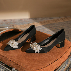 <span class=keywords><strong>Scarpe</strong></span> da donna <span class=keywords><strong>con</strong></span> <span class=keywords><strong>tacco</strong></span> alto a punta da donna <span class=keywords><strong>con</strong></span> <span class=keywords><strong>tacco</strong></span> quadrato nuove <span class=keywords><strong>scarpe</strong></span> da sposa <span class=keywords><strong>con</strong></span> <span class=keywords><strong>tacco</strong></span> basso di perle <span class=keywords><strong>rosse</strong></span> <span class=keywords><strong>scarpe</strong></span> da sposa da donna - Product Image 3