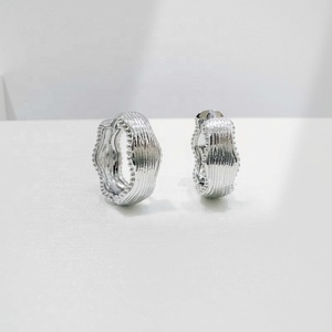 Boucles d'oreilles créoles en argent sterling 925, motif nœud simple, haute qualité, petites, classiques, style coréen et occidental, pour enseignant(e)s - Product Image 5