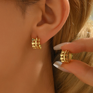 Venta al por mayor de lujo de moda Simple patrón de cobre Stud pendientes perfecto regalo de aniversario para las mujeres circón joyería de moda - Product Image 1