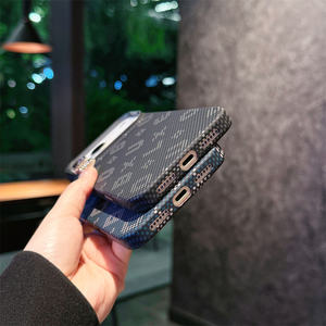 Funda Magnética Rígida de PC con Textura de <span class=keywords><strong>Fibra</strong></span> de Carbono Luminosa para iPhone 17 16 15 Pro Max, a Prueba de Golpes, Venta al Por Mayor - Product Image 3