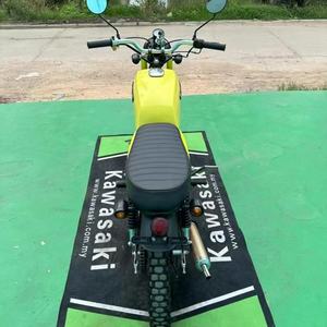 <span class=keywords><strong>Scooter</strong></span> à essence <span class=keywords><strong>Suzuki</strong></span> Bobtail de style rétro, pneus tout-terrain, motivation extraordinaire, échappement à contre-pression pour des performances supplémentaires - Product Image 4