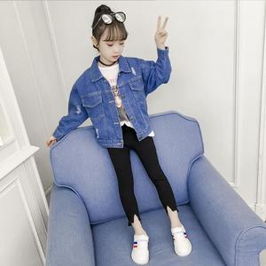 Chaqueta vaquera de manga larga para niña, estilo otoñal, con agujeros y estampado en la espalda, diseños bordados de flores grandes, para compras en línea - Product Image 2