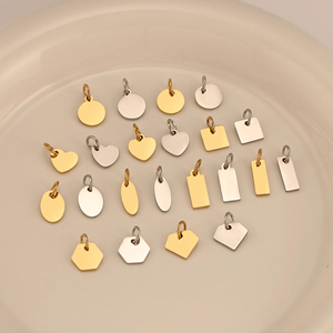 Vente en gros de <span class=keywords><strong>porte</strong></span>-clés pendentifs en acier inoxydable vierges, de forme irrégulière, style vintage et tendance, pour gravure laser - Product Image 4