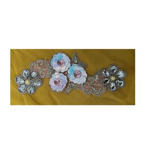 Patchs perlés à la main brodés de paillettes de qualité supérieure Nouveau design pour robes de mariée et vêtements décoratifs disponibles pour l'exportation - Product Image 1