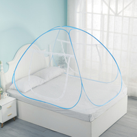 Moustiquaire pliable pop-up pour lit simple, double, queen ou king size, en polyester 100%, pour une utilisation en extérieur ou dans une chambre.