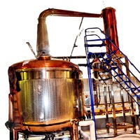Alambic double cuve DYE 3000L avec pompe et moteur, pour la distillation sécurisée de spiritueux (Whisky, Gin, Alcool Neutre) en cuivre
