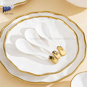 طقم أطباق وأوعية سيراميك بتصميم عصري بسيط مع حواف ذهبية متموجة غير منتظمة - Product Image 3