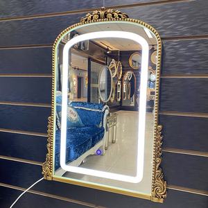 <span class=keywords><strong>Miroir</strong></span> mural de style luxueux à <span class=keywords><strong>prix</strong></span> de gros, cadre sculpté imitation or, <span class=keywords><strong>miroir</strong></span> décoratif léger pour salle de bain et décoration intérieure - Product Image 6