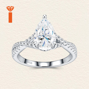 Elegante <span class=keywords><strong>Anello</strong></span> in <span class=keywords><strong>Argento</strong></span> Sterling <span class=keywords><strong>925</strong></span> <span class=keywords><strong>con</strong></span> Moissanite Taglio a Pera e Pietre Intrecciate, Perfetto per Proposte e Matrimoni - Product Image 2