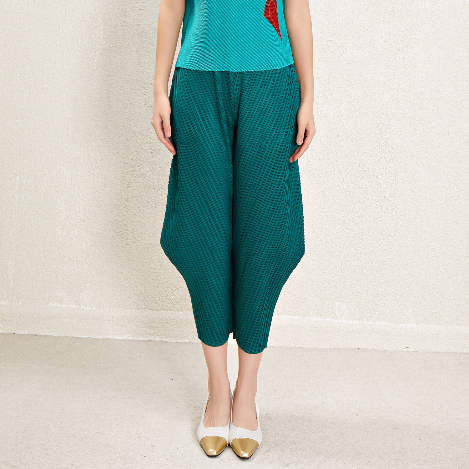 มีสีเขียวขุ่น