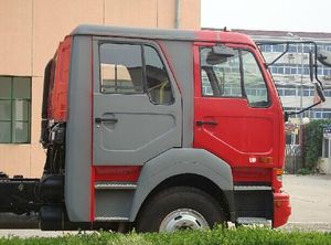 Camion de lutte contre l'incendie de nouvel état d'ISUZU avec le matériel en aluminium 2 portes de cabine de double porte changé en 4 portes - Product Image 6