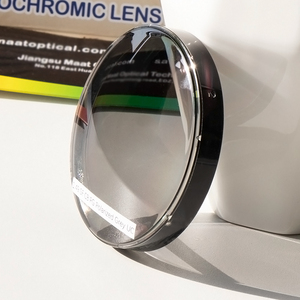 Lentes de Gafas Maat Manufacturer 1.49 CB Gris Fotocromático Polarizado con Recubrimiento UC, Diseño Esférico de Resina, Certificación CE, 98-99%, 80mm - Product Image 1