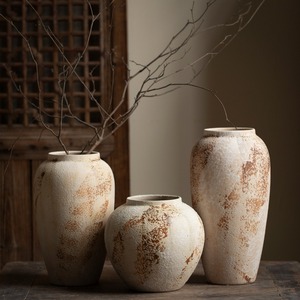 Grand vase en grès marbré de style campagnard pour la décoration de centre de table - Product Image 2