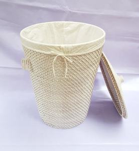 Panier à linge en rotin naturel tressé personnalisable avec couvercle, bac de rangement durable en jonc de mer et sets de table décoratifs - Product Image 1
