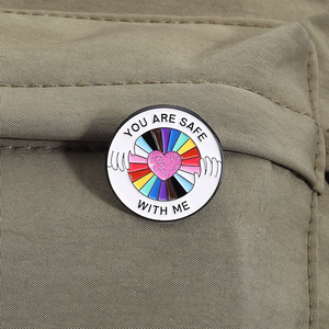 Pride Rainbow esmalte Pins Love Is Love Heart broche solapa insignia joyería regalos para amigos y <span class=keywords><strong>aliados</strong></span> LGBTQ - Product Image 3