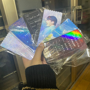 Vente en gros impression recto verso personnalisée papier holographique paillettes voyage air cinéma photo kpop billet de cartes photo bannière - Product Image 4
