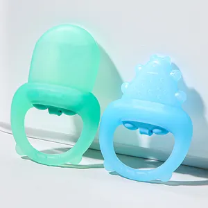 Toptan ahşap oyuncak meyve diş kaşıyıcı eldiven Manhattan çıngırak su dolu buz jel silikon diş kaşıyıcı tuşları bebekler için