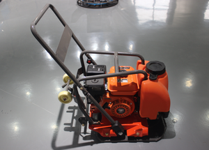 Compacteur à plaque vibrante à essence Orange C50T avec moteur Lifan, poussoir manuel pour le compactage de la terre et de l'asphalte - Product Image 2