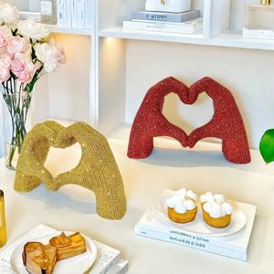 Estatuas Decorativas Modernas de Resina para Exhibición en Tiendas, Figuras Creativas Personalizadas de Poliresina, Escultura de Gesto de Mano para el <span class=keywords><strong>AMOR</strong></span> - Product Image 3