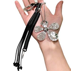 Llavero de aleación vintage con forma de flor, mosquetón con cadena y borla para decoración de pantalones, accesorio de moda. - Product Image 1