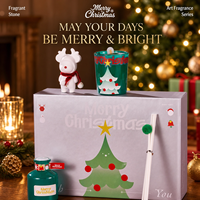 Coffret Cadeau de Noël de Luxe Favor Presents : Bougie en Cire de Soja et Diffuseur à Bâtonnets d'Aromathérapie, Édition Spéciale Fêtes, Idéal pour les Célébrations