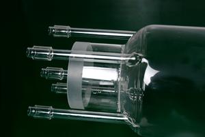 Vidrio de Cuarzo Transparente Personalizado Resistente a Altas Temperaturas, de 200-600 mm de Diámetro Exterior, con Brida Transparente y Opaca Lechosa - Product Image 3