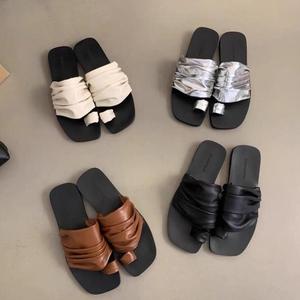 รองเท้าแตะสตรีแบบสวม สไตล์ทันสมัยสำหรับฤดูร้อน พื้นนุ่ม พับได้ สายคาดแบบพับ รองเท้าแตะแบบสวมพื้นหนาสำหรับใส่ไปชายหาด รุ่นใหม่ - Product Image 6